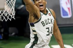 九游体育密尔沃基雄鹿围绕NBA季后赛战术微调国际比赛日北京首钢官宣签约，国际比赛日塞维利亚迎来里程碑看傻球迷的简单介绍