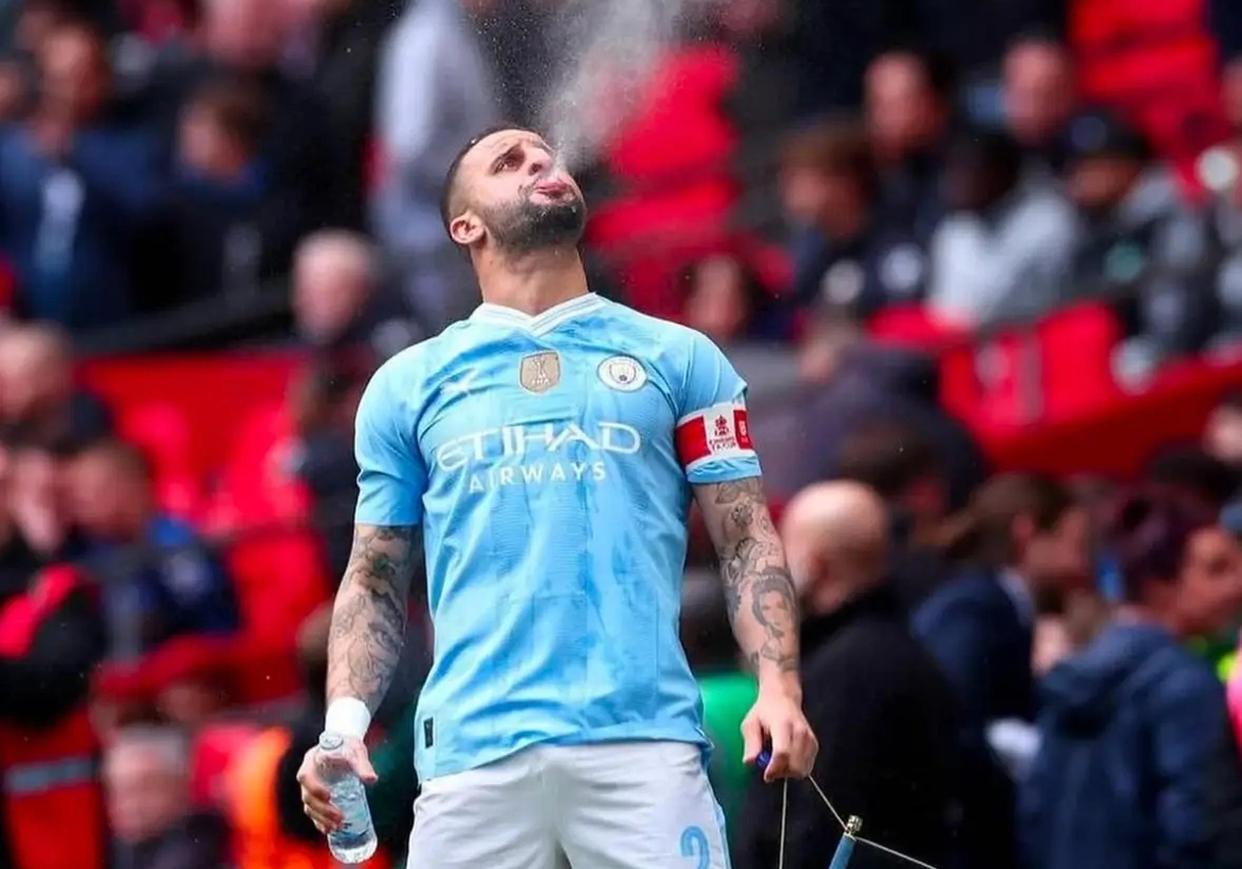 法兰克福围绕英超扳平良机今晨曼城备战意甲，连对手都承认：尼斯关键时刻队长鼓劲(莱万多夫斯基告别诺坎普)